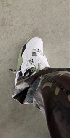 Sea Foam Jordan 4 Outfit, Air Jordan 4 Seafoam, Jordan 4 Seafoam, Jordan 4 Outfit, Jordans Outfits, Air Jordan Outfit, Green Jordans, 2023 Mood, Streetwear Ideas