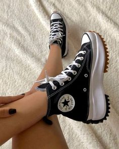 -Hola soy t/n villanueva salazar más conocida como t/n skabeche , ten… #detodo # De Todo # amreading # books # wattpad Boty Converse, Cute Converse Shoes, Baskets Converse, Cute Converse, Converse Run Star Hike