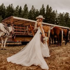 #Country #countryside #western #wildwest #cowgirl #horses <via Instagram @westernlifeandstyle> Country Wedding Pictures, Western Wedding Ideas, Country Western Wedding, Cowgirl Life, Western Weddings, Western Style Wedding, Western Themed Wedding, Cowgirl Wedding, Country Bride