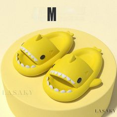 Lasaky - Childrens Shark Slippers for Home - Cute Animal Parent-Child Thick-Soled Cartoon Funny Slippers Shark Cartoon, Shark Slides, Funny Slippers, Shark Shoes, Preppy Accessories, Funny Shark, Cartoon Shark, Shark Slippers, Sneakers Box