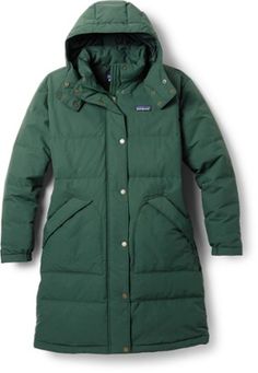 With cozy insulation and a heritage-inspired design, this women's Patagonia Downdrift parka is an easy pick for your coat rack. It's durable, warm and serves up timeless style when temperatures drop. Patagonia Downdrift Parka, Patagonia Downdrift Jacket, Parka Outfit, Insulated Jacket Women, Down Parka Women, Patagonia Down Sweater, Parka Women, Parka Style, Winter Parka