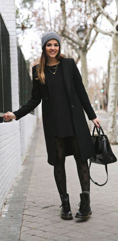 With Leggings, Leggings Outfits, Winter Fashion Coats, Zara Fashion, Mode Casual, Street Style Winter, All Black Outfit, Casual Winter Outfits, Winter Outfits Women