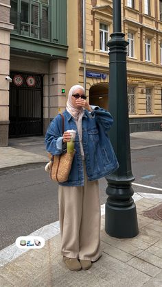 Stylish Outfits Casual, Modest Casual Outfits, Street Hijab Fashion, Modern Hijab Fashion, Hijab Fashionista, Modesty Outfits, Classy Winter Outfits, Muslim Outfits Casual, Hijabi Fashion Casual