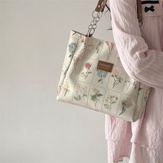 Brand Name: IMYOKHandbags Type: Shoulder BagsTypes of bags: Shoulder & HandbagsMain Material: PolyesterLining Material: PolyesterShape: Casual TotePlace Of Origin: GUANG DONG ProvincePlace Of Origin: GUANG DONG ProvinceOrigin: Mainland ChinaCN: GuangdongHardness: SoftPattern Type: FloralInterior: No PocketOccasion: VersatileClosure Type: HaspGender: WOMENStyle: FashionModel Number: u42703Number of Handles/Straps: Two Trendy Floral Print Tote Shoulder Bag, Flower-shaped Shoulder Bag For Everyday Use, Trendy Flower-shaped Shoulder Bag For Shopping, Trendy Floral Print Travel Shoulder Bag, Trendy Flower Shaped Shoulder Bag For Everyday, Trendy Flower Shaped Everyday Shoulder Bag, Trendy Flower-shaped Everyday Shoulder Bag, Large Capacity Flower Shaped Shoulder Bag For Daily Use, Flower Shaped Shoulder Bag For Everyday Spring