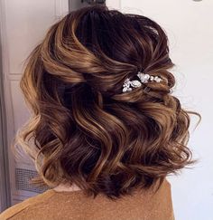 Mother Of The Bride Hair Short, Bride Hair Down, Mother Of The Groom Hairstyles, Wedding Hairstyles For Medium Hair, Wedding Hair Up, Mother Of The Bride Hair, Curly Wedding Hair, Mom Hairstyles, Bride Hair