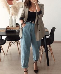 Thick Body Fall Outfits, Mid Size Fashion Workwear, Professional Tomboy Outfits, Office Asthetics Outfits, Cashier Outfit Ideas, Thrift Store Teacher Outfits, Casual Professional Outfits Women Midsize, Hipster Office Outfits Women, Open Button Up Outfit