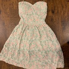 Nwt Love Culture Dress. Tube Dress With A Super Cute Back. Size Is Small. Color Is Mint Green With Pink. Material Is 56% Rayon 40% Nylon 4% Spandex. Black Tube Dress, Culture Dress, Red Strapless Dress, Blue Strapless Dress, Tier Dress, Tiered Ruffle Dress, Love Culture, Strapless Floral Dress, Silky Dress