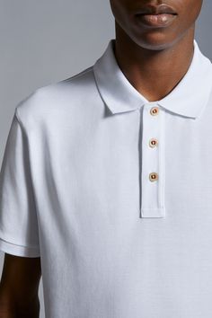 A timeless design that transcends seasons, this polo shirt is crafted from cotton piquet. The classic style is embellished with a logo patch on the chest. Designer Cotton Polo Shirt With Short Sleeves, Designer Cotton Tops With Ribbed Collar, Designer White Tops With Ribbed Collar, Designer Collared Cotton Polo Shirt, Classic White Cotton Polo Shirt, Designer Cotton Polo Shirt, Luxury White Short Sleeve Polo Shirt, Designer Collared Cotton Top, Luxury Cotton Short Sleeve Polo Shirt