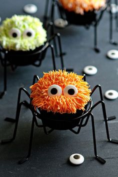 there is a spider cake with eyes on it