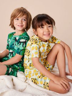 Your little dreamer will love snuggling up in our handsome short-sleeve pajama set featuring prints hand-drawn by Tea's San Francisco artists. Crafted of 100% soft cotton rib--brushed inside for extra softness--that will keep your sleepy sweetie pie super cozy but not too toasty. Summer Crew Neck Sleepwear For Sleepovers, Crew Neck Sleepwear For Summer Sleepover, Playful Character Print Sleepwear For Bedtime, Family Matching Sleep Pajama Sets With Short Sleeves, Family Matching Sleep Sets With Short Sleeves, Summer Bedtime Crew Neck Top, Family Matching Loungewear Sets With Short Sleeves, Playful Crew Neck Sets For Sleepover, Playful Crew Neck Sleepover Sets