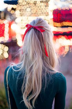 Glam up your hair with a little red ribbon. Party Hairdo, Hair Kids, Bow Hairstyle, Fishtail Braid, Bohol, Holiday Hairstyles, Dita Von Teese