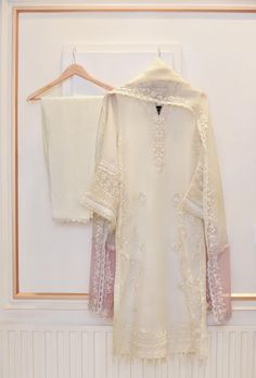 White Clothing, Simple Pakistani Dresses, Designer Dresses Casual, Boutique Dress Designs