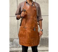 "We promise you that the apron will arrive as per the deadline given by you, even if its less than a week. 15% OFF ON 3 or more aprons - use coupon code - 15PERCENTOFF Enjoy FREE PERSONALISATION on 2 or more aprons! Each piece is beautifully handmade with full grain leather with a warranty of a lifetime, its simply a high quality leather sourced directly from leather tanneries. KEY FEATURES- Spacious front two pockets along with 5 compartments especially for your tools, adjustable neck strap and Woodworking Apron, Apron For Men, Apron Kitchen, Work Aprons, Bbq Apron, Leather Apron, Custom Aprons, Aprons For Men, Kitchen Crafts