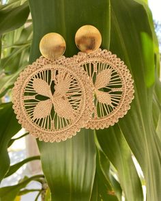 "Iraca Palm Earrings -  Handwoven with GoldWash Cluster Back  3\" long - Iraca straw earrings  Raffia earrings  Iraca palm earrings  - ⭐️Shipping: DHL : * USA, Central & North America: 2-3 Business Days   * Rest of The World: 4-6 Business Days  - These earrings are 100% Handmade using iraca Palm" Beach Beads, Raffia Earrings, Straw Earrings, Cherry Earrings, Resort Collection, Cluster Earrings, Jewelry Patterns, Diy Earrings, Bag Straps