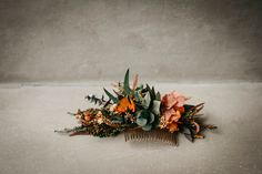 Wild wonderful STANDARD comb in burned/soft orange, ivory, peach and eucalyptus-green tones, made of nice preserved and dried flowers and grasses, nice textile/artificial flowers, preserved plants of various kinds of preserved eucalyptus. The images represent the STANDARD sized version. The width of SMALL is usually up to 6 cm/2.4 in (the iron comb itself is 2.5 cm/1 in), a MEDIUM sized comb is approximately 9 cm/3.5 in (the iron comb itself is around 5 cm/2 in wide) and STANDARD comb is approxi Boho Wedding Bride, Wedding Bride Hair, Bride Hair Vine, Small Bridal Bouquets, Preserved Eucalyptus, Floral Comb, Planting Hydrangeas, Big Cakes, Bride Hair