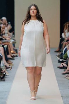 Plus Size Clothing Boutiques Online Cheap Plus Size Clothing, Bangs Curly, Big Girl Fashion, Hair Routine, Stylish Plus, Trendy Plus Size Clothing, Curvy Girl Outfits, Vogue Fashion