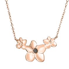 CBM-16 Honor your loved one with this hydrangea cluster cremation necklace in 14k rose gold. Each delicate hydrangea blossom symbolizes love, gratitude, and eternal beauty, while discreetly holding the ashes of your loved one in the center blossom. With its timeless design and heartfelt sentiment, this unique memorial pendant serves as a precious keepsake. Dimensions:Setting: 4mmCenter Flower: 15mmOverall: 30mm longChain: 14k rose gold diamond-cut beveled cable chain All dimensions are approxima Rose Gold Necklace With Flower Charm For Keepsake, Rose Gold Flower Jewelry For Keepsake, Elegant Memorial Jewelry With Flower Charm, Rose Gold Flower Necklace For Keepsake, Memorial Rose Gold Jewelry With Birth Flower, Rose Gold Jewelry With Birth Flower For Memorial, Elegant Flower Necklaces For Keepsake, Love Gratitude, Eternal Beauty