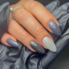 30+ Stunning Grey Nails You Need To Try This Year! - Prada & Pearls Grey Nails Aesthetic, Nail Ideas Grey, Grey Nails Short, Grey Nails With Design, Short Grey Nails, Nails Acrylic Grey, Grey Nails Acrylic, Nail Designs Sparkle, Grey Nails Design