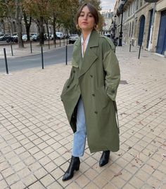 Sage Green Trench Coat Outfit, Light Green Trench Coat Outfit, Dark Green Trench Coat Outfit, Green Trenchcoat Outfit, Longline Coat Outfits, Green Trench Coat Outfit