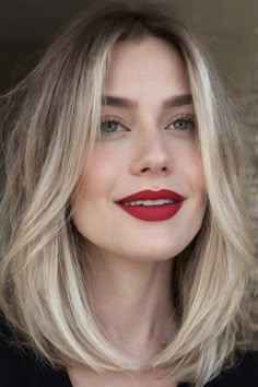 Lob With Face Framing, Korea Hair Color, Lob Haircut Layered, Chic Short Hair, Haircuts For Medium Length Hair, Layered Haircuts For Medium Hair, Medium Layered Hair, Short Hairstyles For Thick Hair, Bob Hairstyles For Fine Hair