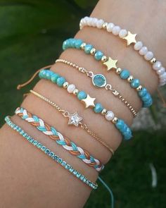 Bohemian Gold Friendship Bracelets With Gemstone Beads, Trendy Gold Hand Wrapped Beaded Bracelets, Trendy Stackable Beaded Bracelets For Jewelry Making, Trendy Gold Hand-wrapped Beaded Bracelet, Háčkované Lemy, قلادات متدلية, Diy Bracelets Easy, Pola Sulam