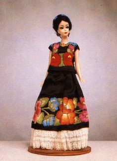 Mexican Barbie, Barbie Fever, Mexican Dolls, Frida Style, Mexican People, Mexican Doll, Dress Barbie Doll, Art Quilting, Mexican Fashion