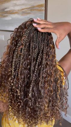 Braids With Curly Extensions, Wet Wavy Braid Styles, Short Bohemian Goddess Braids, Bohemian Breads, Curly Bohemian Knotless Braids, Short Boho Knotless Braids Human Hair, Small Goddess Braids With Curls, Honey Brown Bohemian Knotless Braids, Curly Braids Black Women