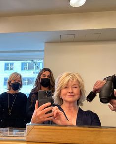 Martha Stewart Is All of Us at the Hair Salon in New Photos Latest Haircuts, Bob Hairstyles With Bangs, Great Haircuts, Choppy Bob Hairstyles, New Haircut, Mom Hairstyles, Effortless Hairstyles, French Hair