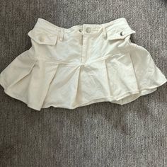 Amazing Condition Super Trendy Y2k Style Lined Skort For Spring, Y2k White Mini Skirt For Spring, Y2k Style White Mini Skirt For Spring, Fitted Mini Skirt Casual Style, Mini Cargo Skirt For Spring, Mini Tennis Skirt With Pockets For Spring, Casual Tennis Skirt With Pockets, Y2k Cotton Skort For Spring, Cotton Y2k Skirt For Spring