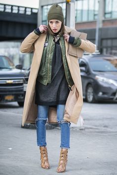 New York Fashion Week street style. [Photo by Ryan Kibler] Layering Coats, Jeans Coat, Uh Huh, Winter Jeans, Style Photo, Jacket Fashion, New York Style