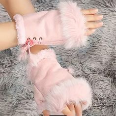 Fingerless Pink Fur Gloves Perfect For Driving Keep Your Hands Warm And Fingers Free! Nwot Pink Leg Warmers, Tech Gloves, Gloves Vintage, Soft Gloves, Fur Gloves, The Mitten, Warmest Winter Gloves, Winter Mittens, Cold Weather Gloves