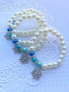 "Set of Ten, Frozen inspired birthday party, frozen bracelet, snowflake bracelet, snowflake party favor, winter wonderland party, Party planning is already so stressful. Leave the favors up to us! This listing is for (10) child sized bracelets. DETAILS and MEASUREMENTS: Beads vary in sizes from 6mm-10mm. The length of a bracelet is 6.5\" (we can make them smaller or bigger for you). COLOUR & CHARM CHOICES: If the bracelet does not match your party theme exactly, just send us a note. We love cust Frozen Birthday Party Favors Michaels Stores, Frozen Birthday Party Favors Target, Frozen Birthday Games Activities, Frozen Birthday Favors, Frozen Bracelet, Frozen Decor, Birthday Party Frozen, Frozen 3rd Birthday, Frozen Jewelry