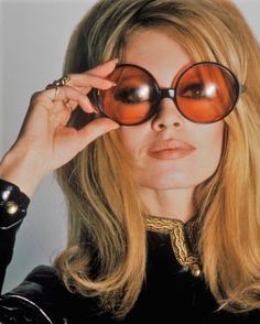 #brigittebardot #vintage Carlo Ponti, 60s Aesthetic, Tinted Glasses, Mode Hippie, Swinging Sixties