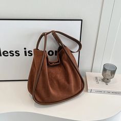 SPECIFICATIONSBrand Name: NoEnName_NullHandbags Type: Shoulder BagsTypes of bags: Shoulder & HandbagsMain Material: PULining Material: POLYESTERShape: BaguettePlace Of Origin: HE BEI ProvincePlace Of Origin: HE BEI ?ProvinceOrigin: Mainland ChinaCN: HebeiHardness: SOFTPattern Type: SolidInterior: Cell Phone PocketDecoration: noneExterior: noneOccasion: VersatileClosure Type: haspGender: WOMENStyle: CasualModel Number: ANumber of Handles/Straps: Single Brown Baguette Bag Satchel With Large Capacity, Brown Baguette Bag With Large Capacity, Brown Large Capacity Baguette Satchel Bag, Brown Canvas Crossbody Bag With Top Handle, Brown Square Shoulder Bag With Large Capacity, Trendy Brown Tote Hobo Bag, Brown Square Shoulder Bag For Shopping, Trendy Brown Hobo Bag For Errands, Trendy Brown Hobo Bag With Double Handle