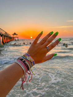 Beach Bracelets Aesthetic, Summer Bracelet Stack, Beachy Bracelets, Friendship Bracelet Patterns Easy, Surf Jewelry, Bracelet Sleeve, Preppy Jewelry, Bead Charms Diy, Sea Glass Crafts