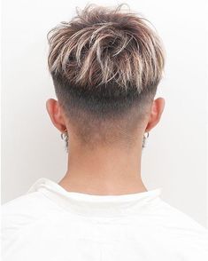 Curly Hair Fade, Faded Hair, Men Haircut Styles, Top Hairstyles, Mens Haircuts Fade, Corte De Cabelo Masculino, Mens Haircuts Short