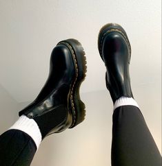 Platformed Chelsea Boots, Doc Marten Heel Boots, Doc Martin Black Boots, Boots For Women Docs, Doc Marten Slip On Boots, Platform Doc Martens Boots, Black Platform Doc Martens, Chelsea Doc Martins Outfits, Doc Martens Chealse Boot Outfit