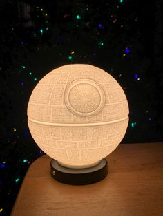 Star Wars Death Star Table Night Light - Etsy Star Wars Rugs, Star Wars Room Aesthetic, Star Wars Table Decorations, Starwars Decor, Rory Room, Star Wars Theme Room, Star Wars Gift Ideas, Star Wars Zimmer, Star Wars Home Decor