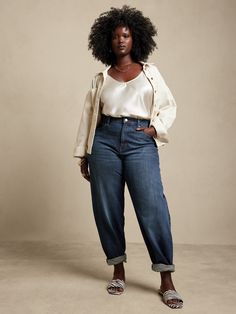 Barrel Jean | Banana Republic Factory Paper Bag Waist Pants Outfit, Outfits With Barrel Jeans, Barrel Jean Outfit Ideas, High Rise Barrel Jeans Outfit, Plus Size Wide Leg Jeans Outfit, Barrel Jeans Outfit Fall 2024, Barrel Jeans Plus Size, Barrel Pants Outfit, Outfits For Apple Shaped Women