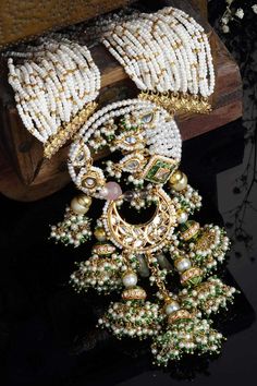 Buy Green And Pink Gold-Plated Kundan And Pearls Necklace Online - KARMAPLACE – Karmaplace Indian Wedding Jewellery, Indian Wedding Jewelry Sets, Wedding Jewellery Collection, Utsav Fashion, Pearls Necklace, Indian Wedding Jewelry, Beaded Jewellery, Stone Age, Silver Work