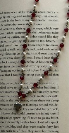 Jewlerie Aesthetic Diy, Red Bead Necklace, Red Necklace Aesthetic, Diy Necklaces Ideas, Making Jewelry Aesthetic, Red Beads Jewellery, Handmade Necklace Ideas, Diy Necklaces, Pretty Jewelry Necklaces