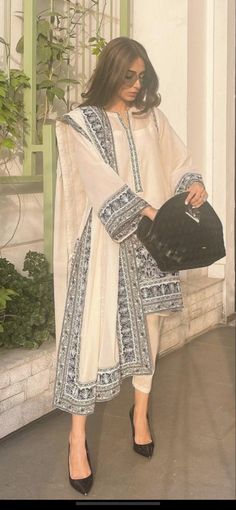 Eid Pics, Pakistani Women Dresses, Desi Dress, Casual Indian Fashion, Desi Fashion Casual