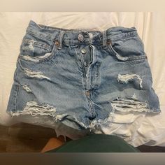 Zara Size 2 Jean Shorts No Zipper Just Bottons Affordable Zara Cotton Jean Shorts, Cheap Mid-rise Shorts From Zara, Cheap Zara Shorts For Day Out, School Fit, Clueless Outfits, Zara Shorts, School Fits, Clueless, Jean Shorts