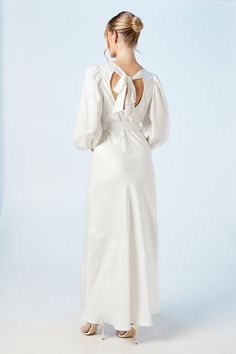 Elegant satin wedding dress with open back design Stunning blouson sleeves for a romantic silhouette Floor-length style with a graceful flow Flattering tie detail at the waist Versatile round neckline suits various jewellery styles This enchanting open back wedding dress from Oasis is the perfect choice for bridesmaids seeking a blend of sophistication and femininity. The blouson sleeves add a touch of romance, while the satin fabric drapes beautifully to create a sleek silhouette. The floor-length design ensures a graceful appearance as you glide down the aisle. Style with delicate drop earrings and an elegant updo to complement the open back feature. For a cohesive bridal party look, consider matching shoes in a complementary hue. This versatile dress allows for easy movement during th Elegant Satin Wedding Dress, Wedding Dress With Open Back, Dresses Open Back, Romantic Silhouette, Open Back Wedding, Midi Dress Fall, Open Back Wedding Dress, Oasis Dress, Matching Shoes