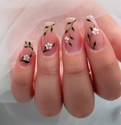 Manicure With Daisies, Lily Nails, Wow Nails, Ombre Nails Glitter, Pretty Nail Art Designs