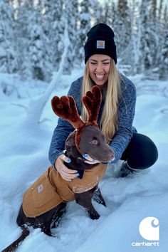 Match with your pup on the trail, with Carhartt for ther entire famiy (which includes our four legged friends). photo: cillakub Hiking outfit. Christmas photo. Carhartt Beanie Outfit, Beanie Outfit, Carhartt Beanie, Friends Photo, Outfit Christmas, Cold Weather Gear, Cuffed Beanie, Winter Gear, Christmas Photo