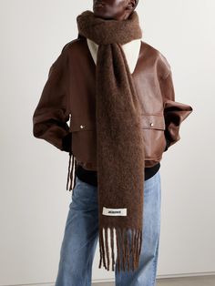 Jacquemus' scarf has a cozy, oversized shape that envelopes you in warmth. It's been knitted in Italy with plenty of alpaca, mohair and wool and has fringed edges. Scarfs Aestethic, Oversized Scarf Outfit, Jacquemus Scarf, Scarves Outfits, Scarf Aesthetic, Fall Scarf, Brown Scarf, Mohair Scarf, Chunky Scarf