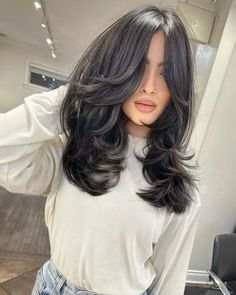 Bang Ideas, Butterfly Haircut, Haircuts For Long Hair With Layers, Brown Hair Inspo, Layered Haircuts For Medium Hair, Hairstyles For Layered Hair, Haircuts For Medium Hair, Hair Color And Cut, Long Layered Hair