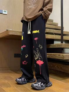 Model wearing the black Y2K Baggy Graphic Sweatpants Mens Y2k Fashion, Graphic Sweatpants, Fashion Trousers, Sweatpants For Men, American Graffiti, Casual Pants Style, Mens Denim Shorts, Casual Pant, Tie Dye Denim