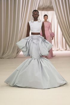 Saint Laurent Haute Couture, Haute Couture Skirt, Unique Skirts Design, Giambattista Valli Haute Couture, Evolution Of Fashion, Fashion Design Clothes, Skirt Design, Mode Inspo